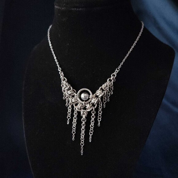 Gothic silver V shaped chandelier necklace - Picture 9 of 9